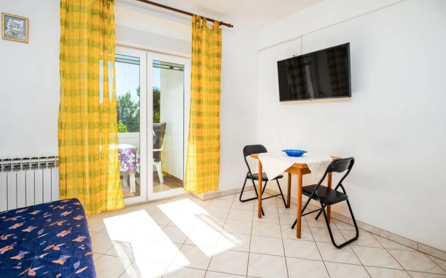 Beautiful Apartment in Supetarska Draga With Wifi and 1 Bedrooms