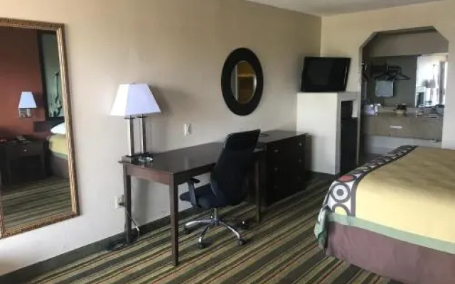 Super 8 Monroe