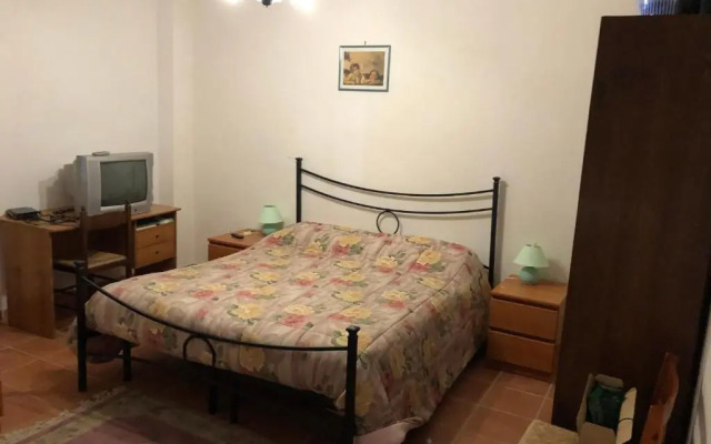 Secluded Villa in Parenti with Garden