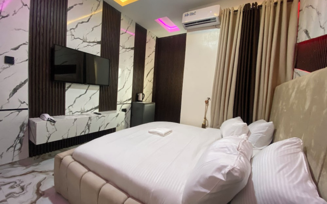 Tiano Hotel & Suites