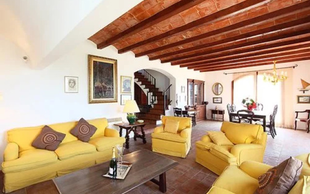Holiday Home Illa Blanca