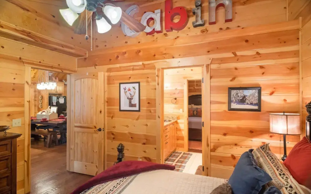 Copper Creek Open Cabin With Game Room and Hot Tub on the Deck by Redawning
