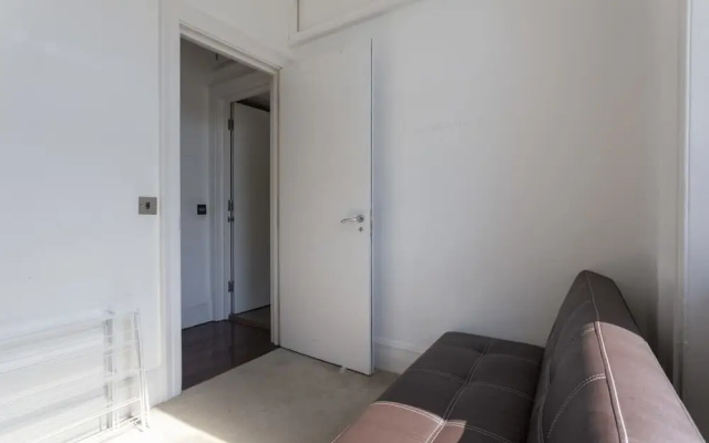 Spacious 2bed for 4p, 2mins to Paddington Station