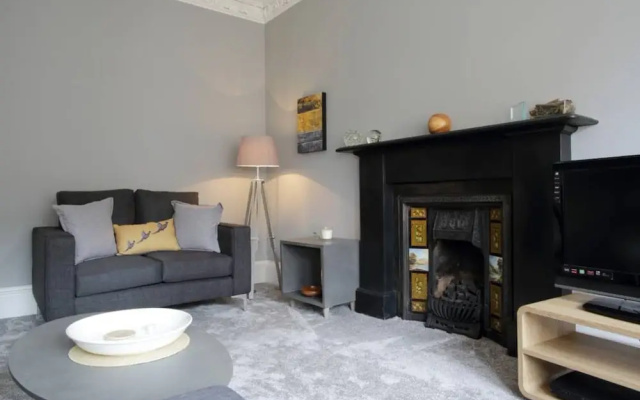 2 Bedroom Bruntsfield Apartment
