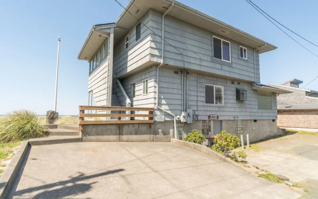 The Riptides 3 Br home by RedAwning