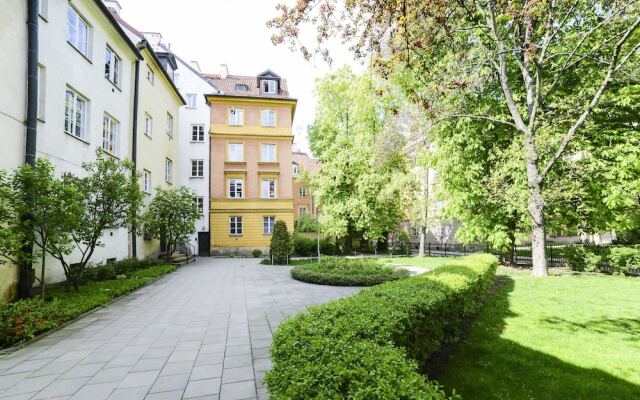Апартаменты Spacious apartment in the Old Town вид на фасад