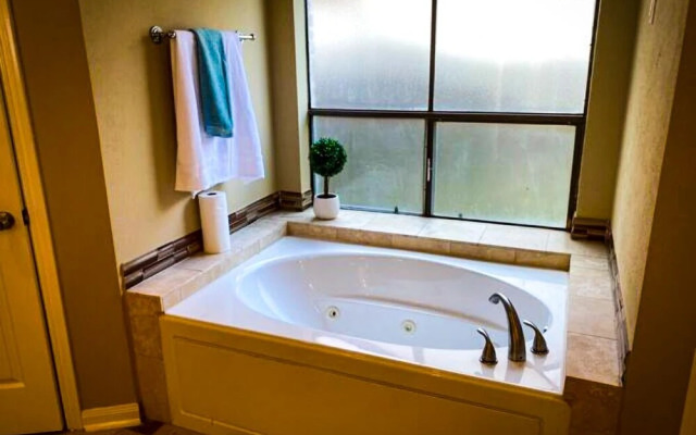 4Bdrm 3.5Bath 8Beds - Pool House