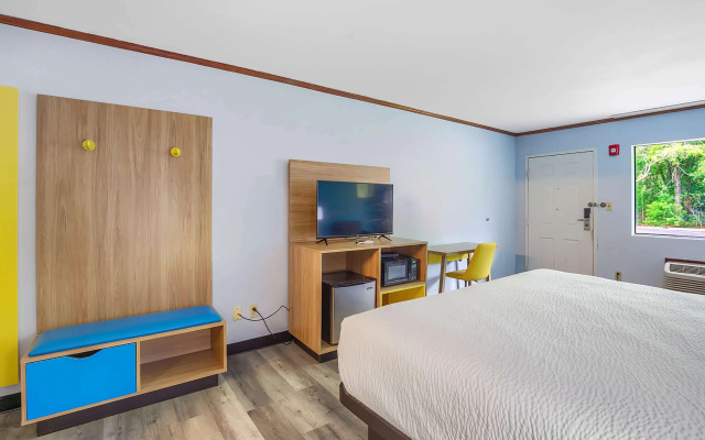 Days Inn by Wyndham Foley - North Gulf Shores