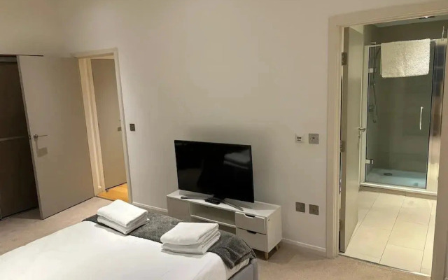 Executive Level Quartermile two Bedroom Apartment - Extremely Central