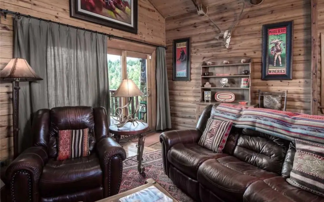 Buena Vida - Three Bedroom Cabin with Hot Tub