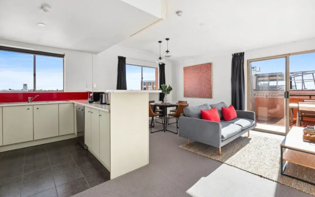 Spacious Inner-west 2-bed With Alfresco Dining