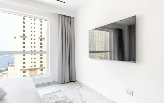 Seaside Elegance - Luxury 3-BR in JBR