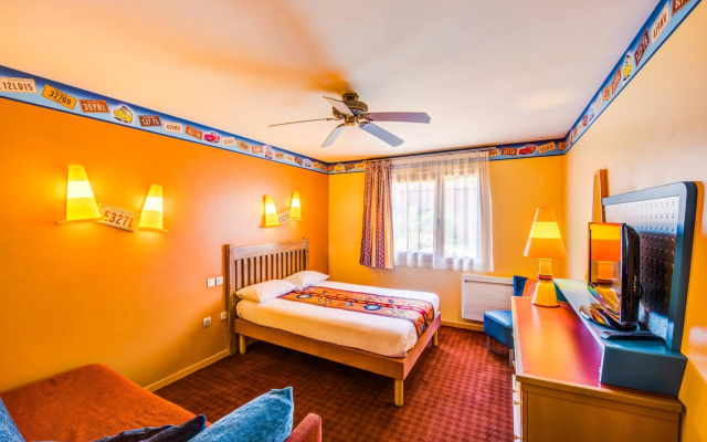 Отель Disney Hotel Santa Fe