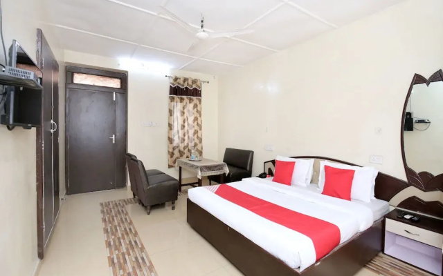 OYO 11595 Hotel Roxy