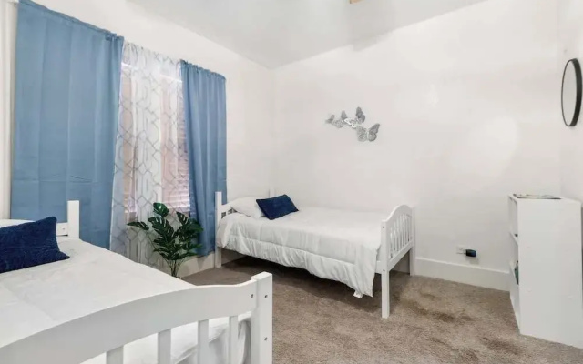 Charming 2-bedroom Home Lakeland