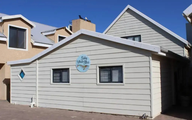 Baby Whale Bliss - Beachfront House