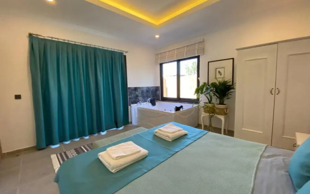 Villa With Jacuzzi Pool Backyard in Fethiye