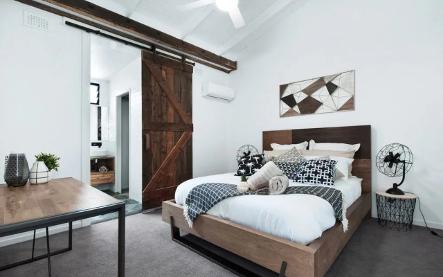 UNIQUE - New York Loft Style Townhouse