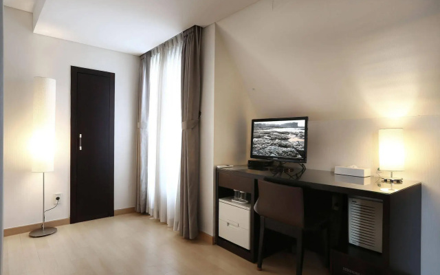 Doulos Hotel