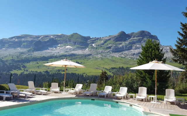 Large Apartment in Flaine With Swimming Pool