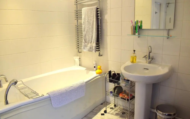 South London 2 Bedroom House With Garden