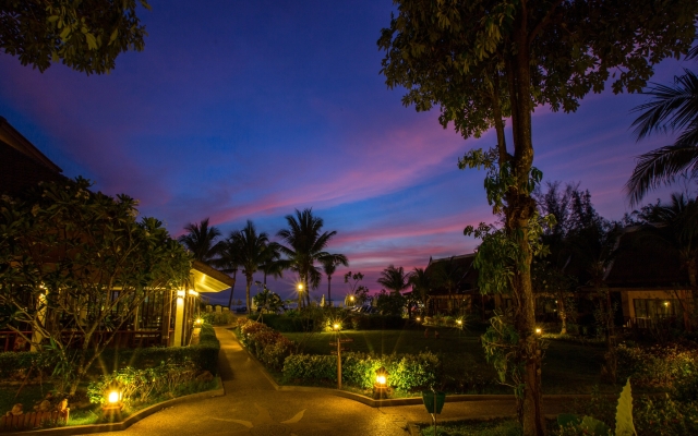 Отель Lanta Casuarina Beach Resort вид на фасад