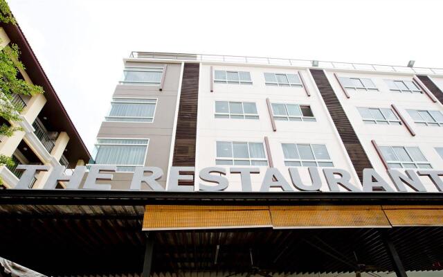 Отель Sinsuvarn Airport Suite Hotel Таиланд, Бангкок - 1 отзыв об отеле, цены и фото номеров - забронировать отель Sinsuvarn Airport Suite Hotel онлайн вид на фасад