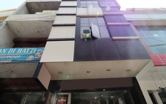 OYO 14860 Hotel Silver Star