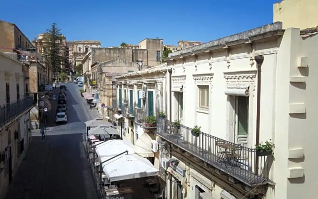Dal Commediante Apartment and Room