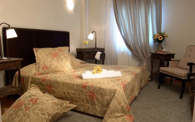 Aloni Hotel