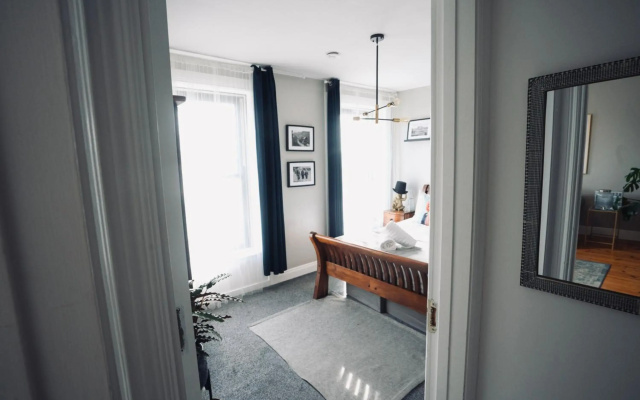 A Stylish 2 Bed Apartment in Cobh Town - Lux Stay