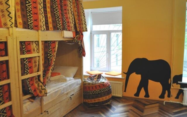 Suricata Hostel