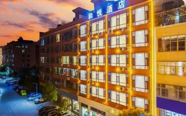 Heyue Hotel (Qujing Wanda Plaza Branch)