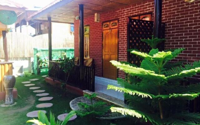 Отель Palace Nyaung Shwe Guest House Мьянма, Хехо - отзывы, цены и фото номеров - забронировать отель Palace Nyaung Shwe Guest House онлайн вид на фасад