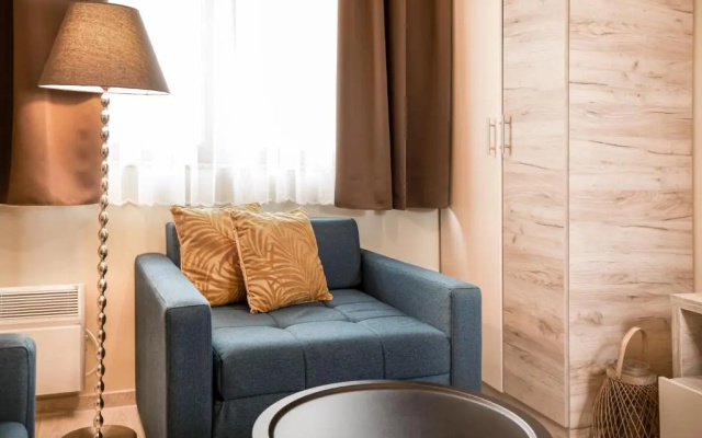 Sky Cabin Apartments