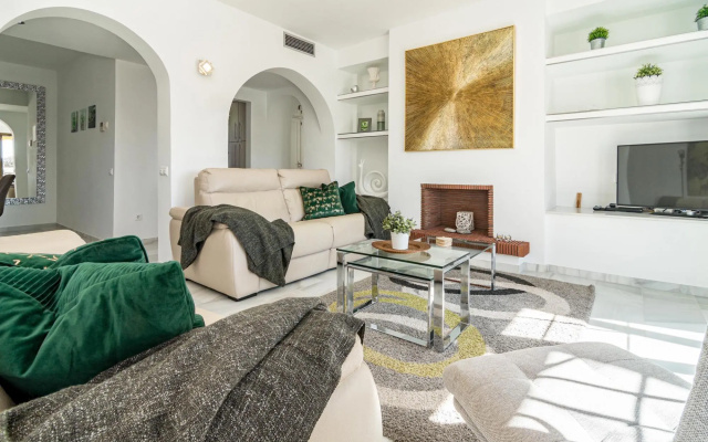 AB4 - vacation home, Marbella by Roomservices