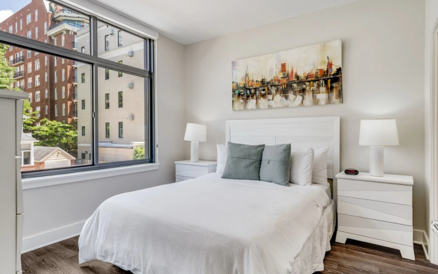 Global Luxury Suites at Bethesda Metro