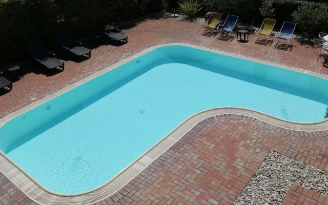 Holiday Apartment near Lake, Shared Swimming Pool