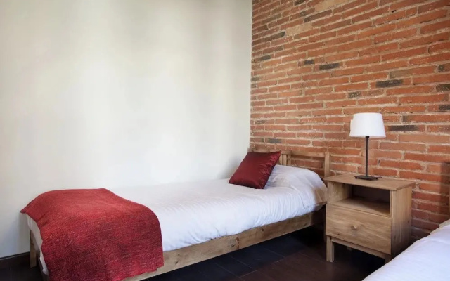 Ideal family Apartment by Sagrada Familia with balcony and wifi
