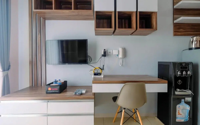 Minimalist and Comfy Studio Dave Apartment By Travelio