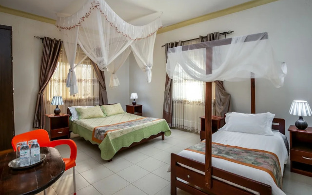 The Crested Crane Bwindi Hotel