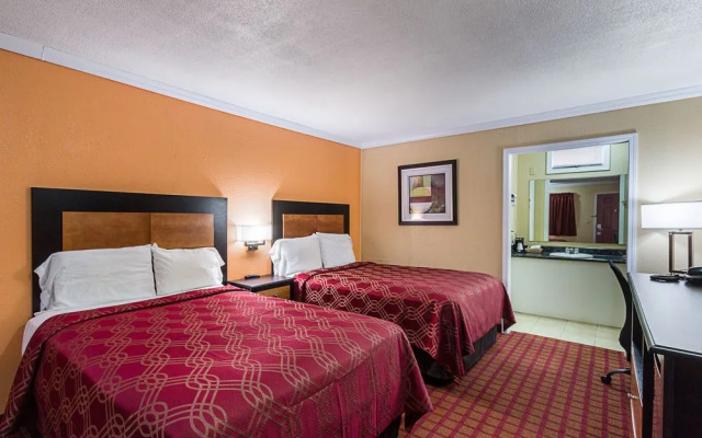 Econo Lodge West Dodge