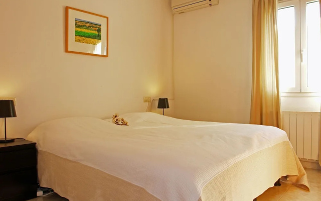 Delightful Villa in Vilacolum With Swimming Pool