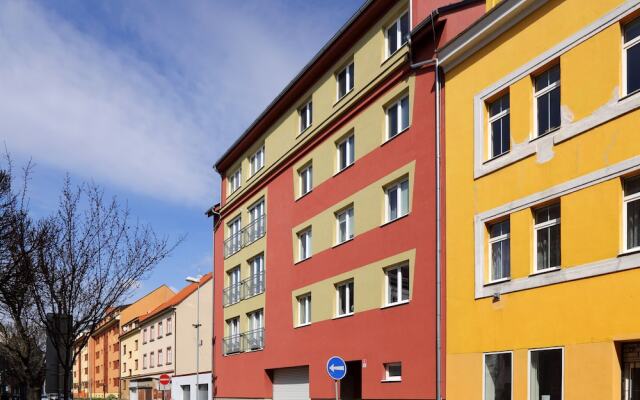 Отель JR Flat Rental Чехия, Пльзень - отзывы, цены и фото номеров - забронировать отель JR Flat Rental онлайн вид на фасад