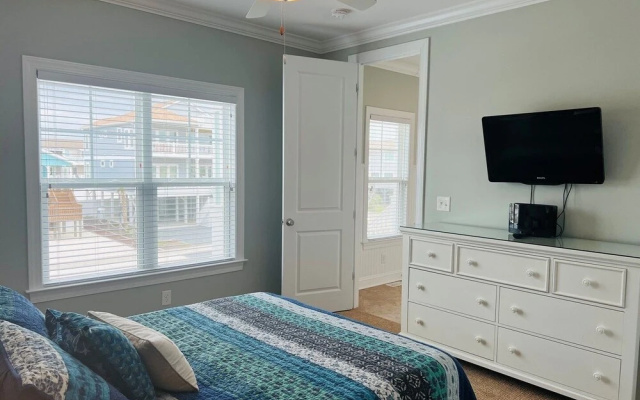 287 Obw 6 Bedroom Home by RedAwning