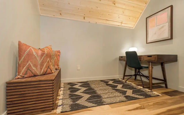 Black Diamond Lodge by Taylor Made Deep Creek