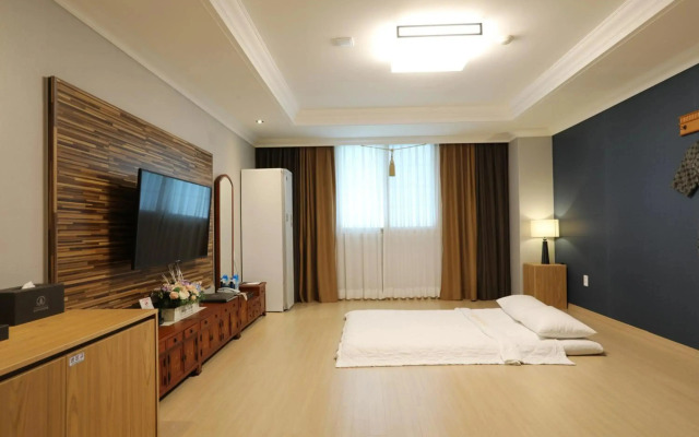 Empire Tourist Hotel