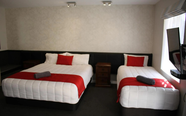 Birchwood Manor Motel