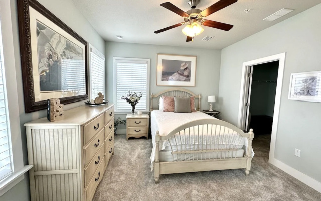 Bay Side 4 Bedroom Home by RedAwning
