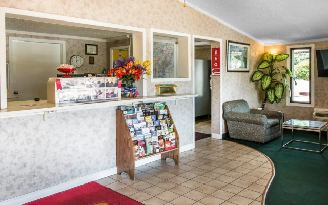 Rodeway Inn Madison Heights - Detroit